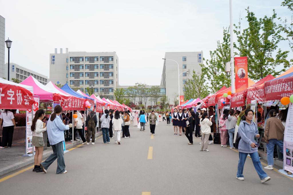 2024041788858cc永利官网第十六届科技文化艺术节开幕式5.JPG